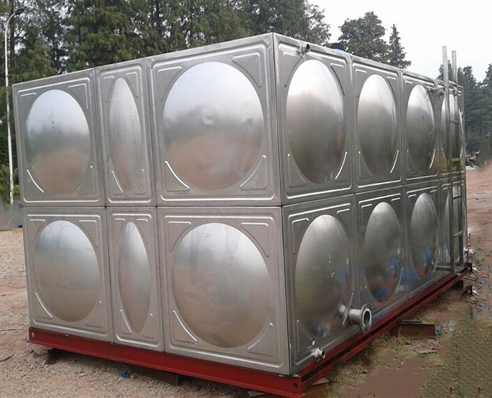 生活與消防不銹鋼水箱在應(yīng)用上有何不同？