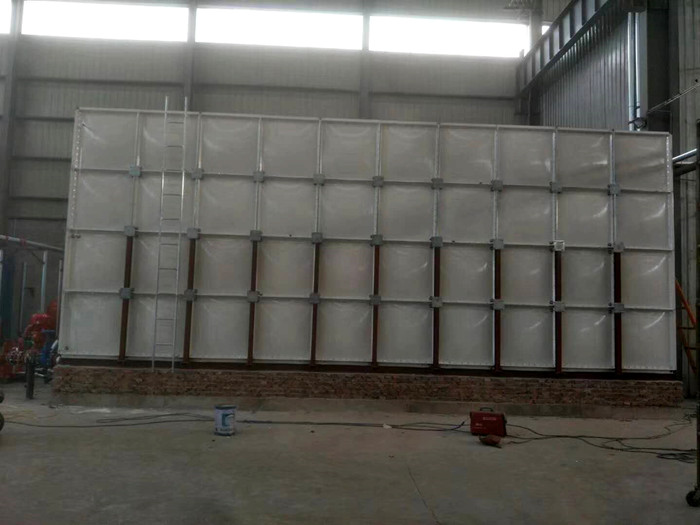 玻璃鋼水箱運(yùn)用高進(jìn)低出的用水方式